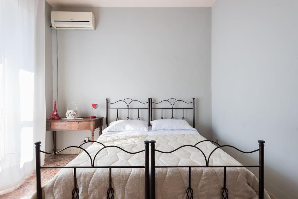 Top Floor Apartment Near Historic Fortino Catania Exterior photo